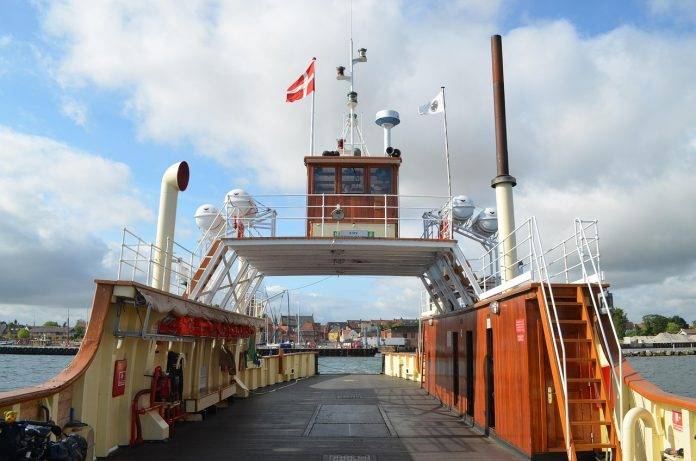 bernhard_staerck-ferry-1251133_1280